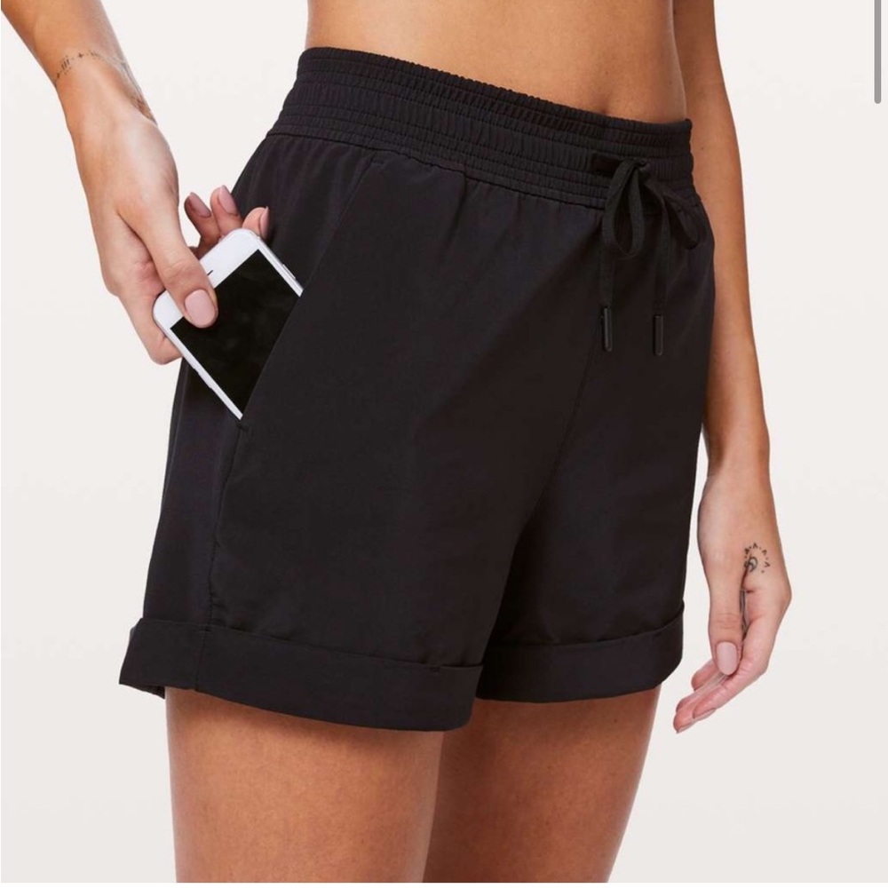 Lululemon spring break away shorts size 4